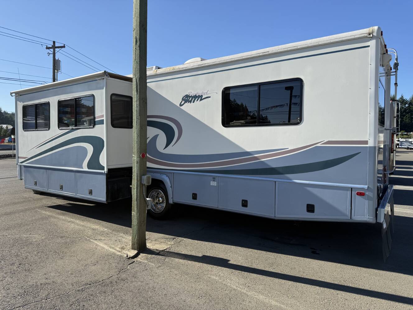 A photo of this 2000 Fleetwood STORM 34T