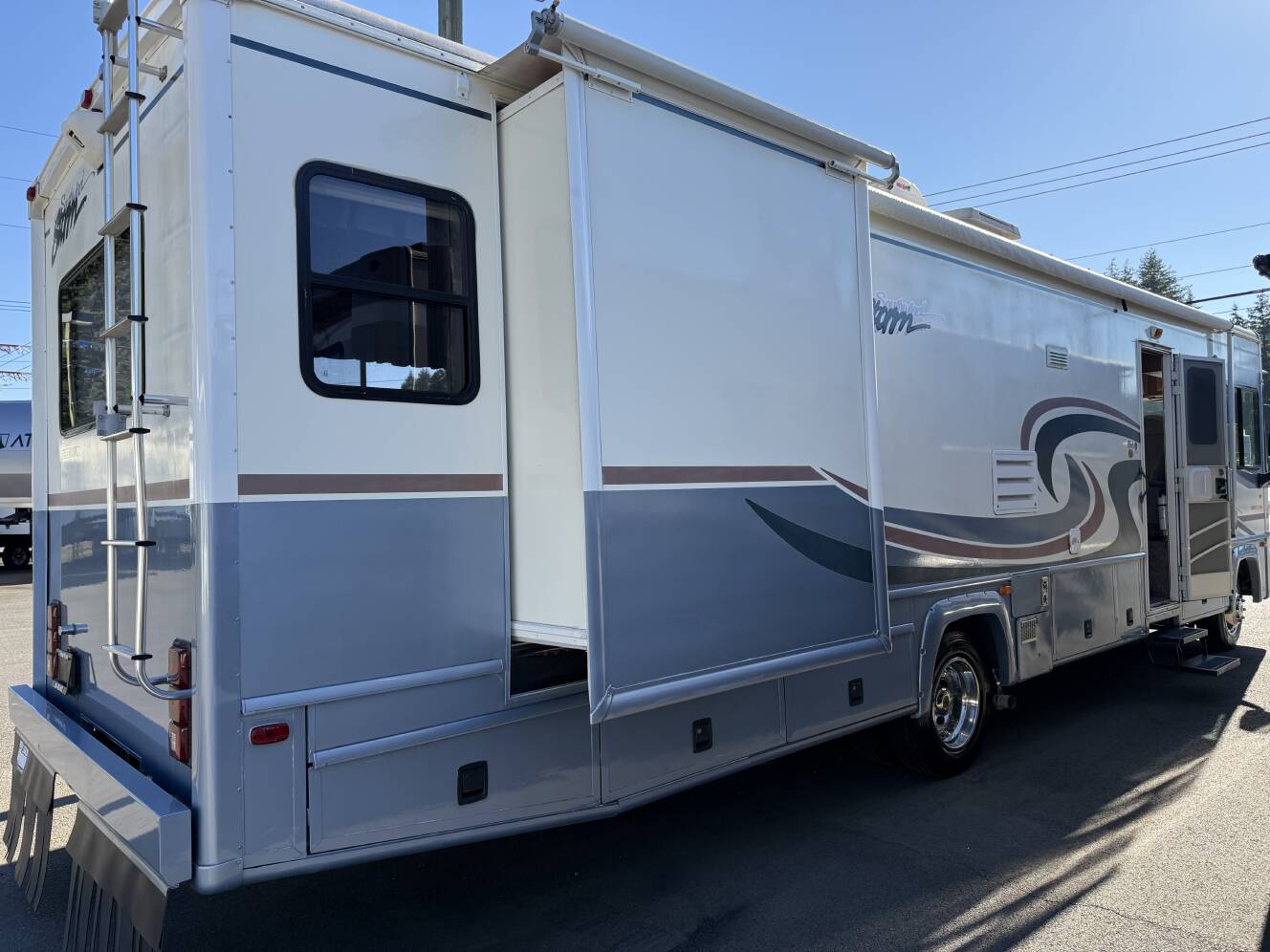 A photo of this 2000 Fleetwood STORM 34T