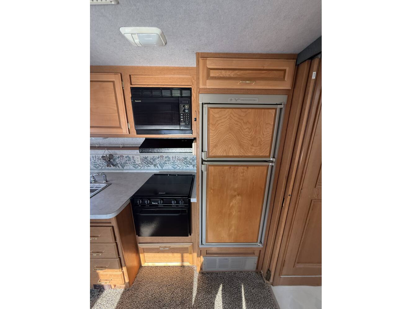 A photo of this 2000 Fleetwood STORM 34T