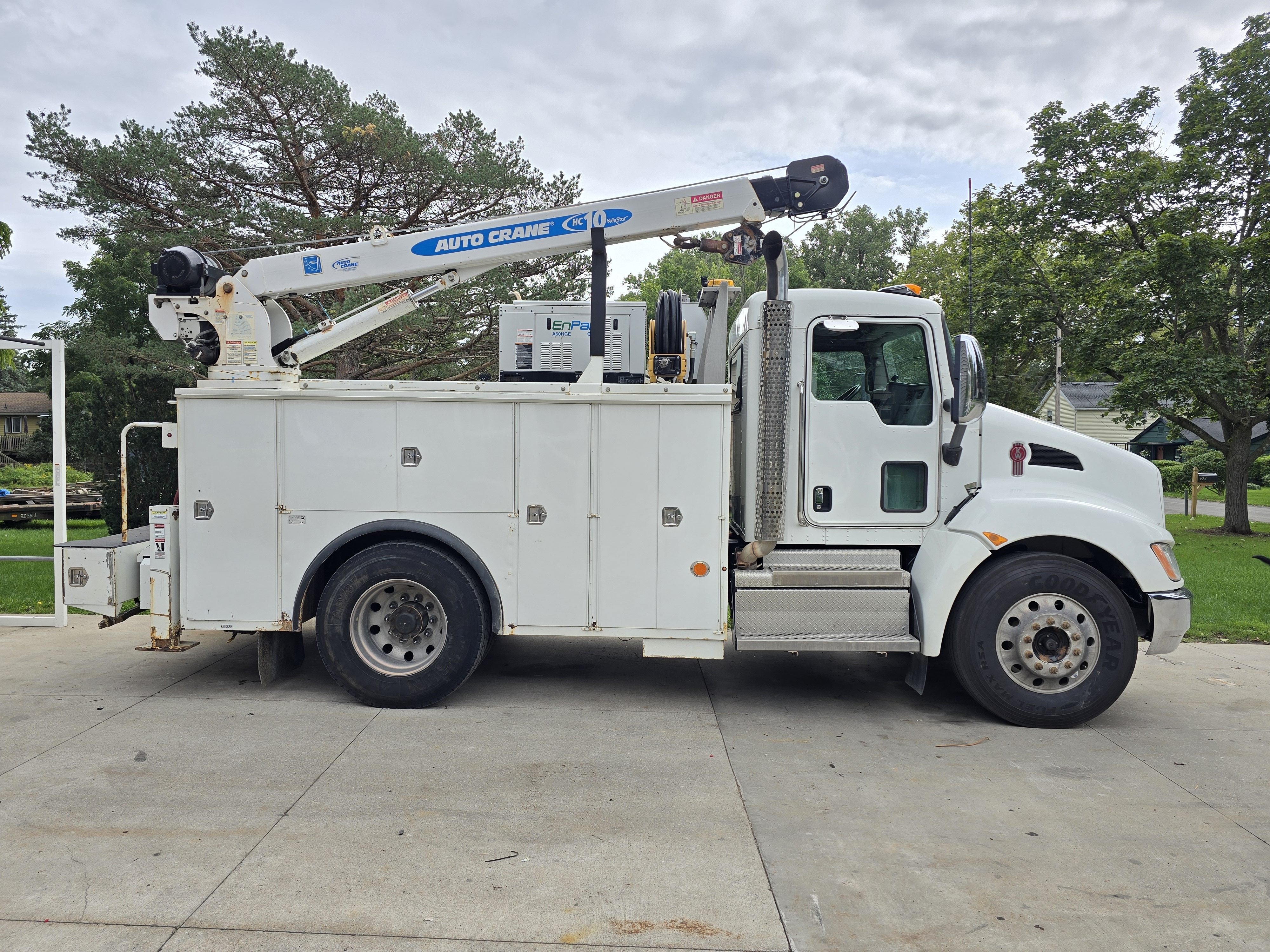 2018 KENWORTH T370 6.7L DIESEL & AUTO CRANE HC-10 CRANE-GENERATOR-AIR in Lockport, NY