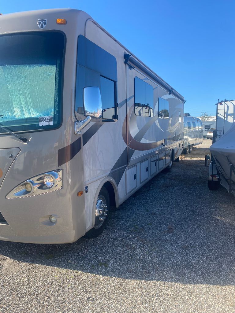 2015 Thor Motor Coach Hurricane 34F in winter garden FL