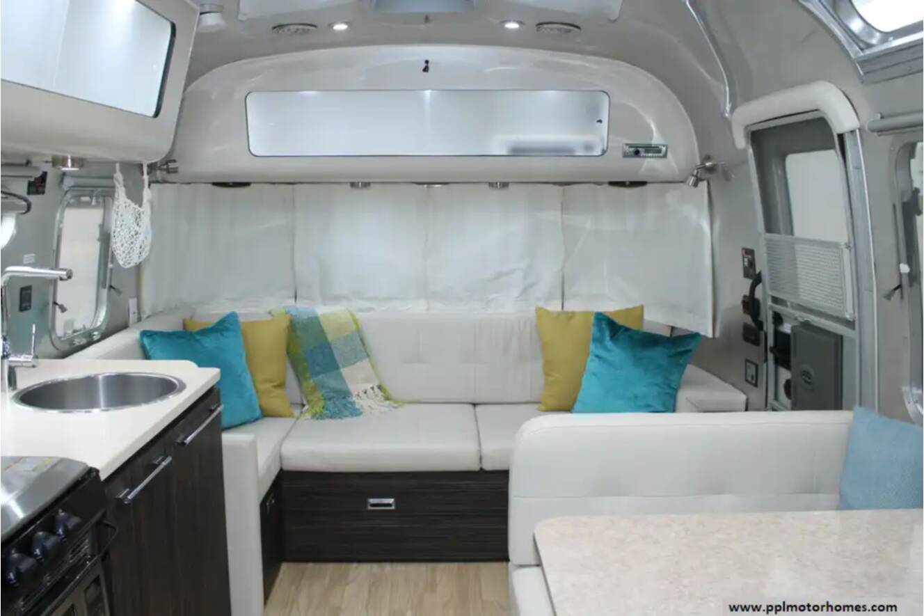 A photo of this 2018 Airstream International Signature 28RB QUEEN
