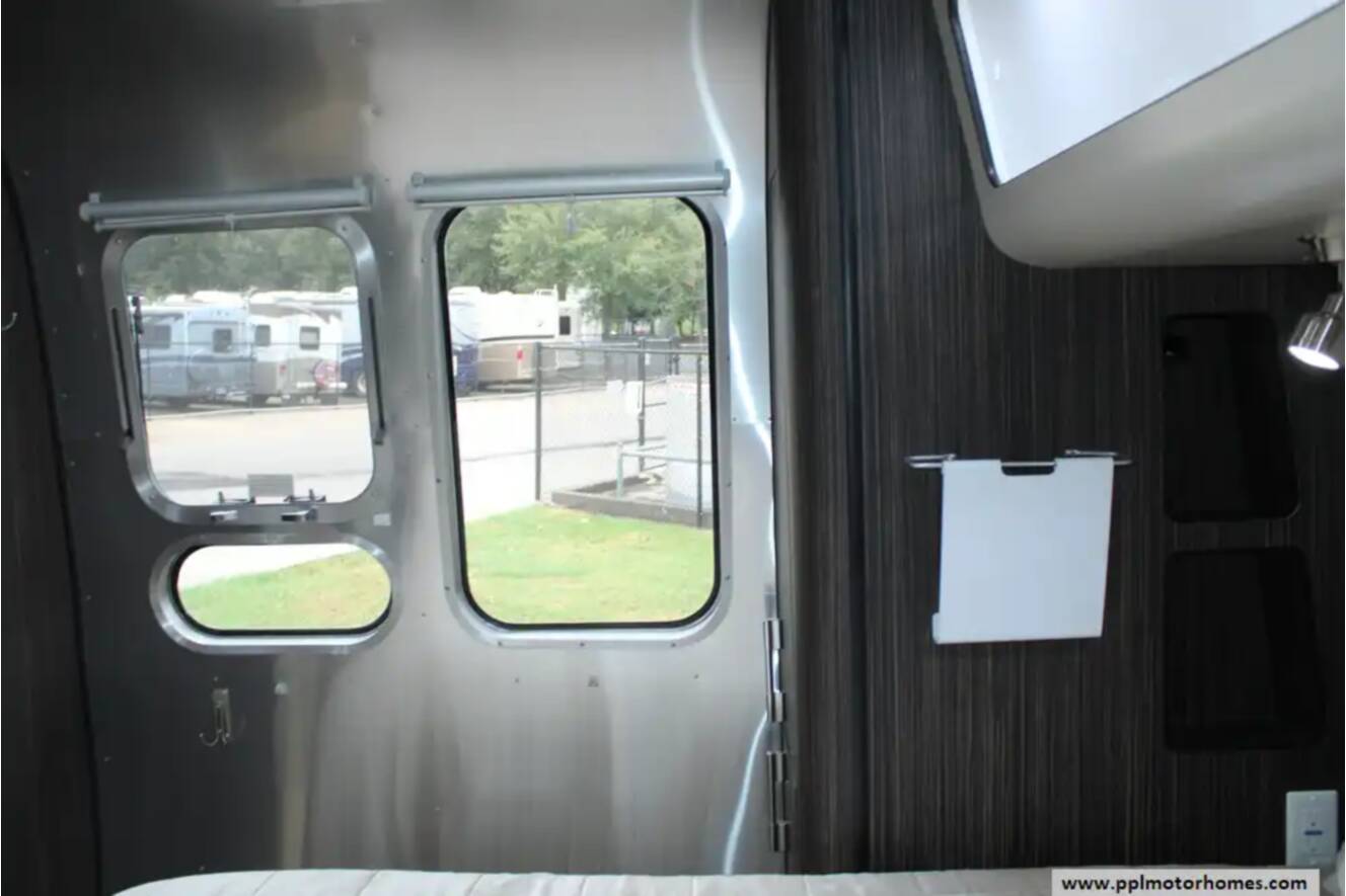 A photo of this 2018 Airstream International Signature 28RB QUEEN