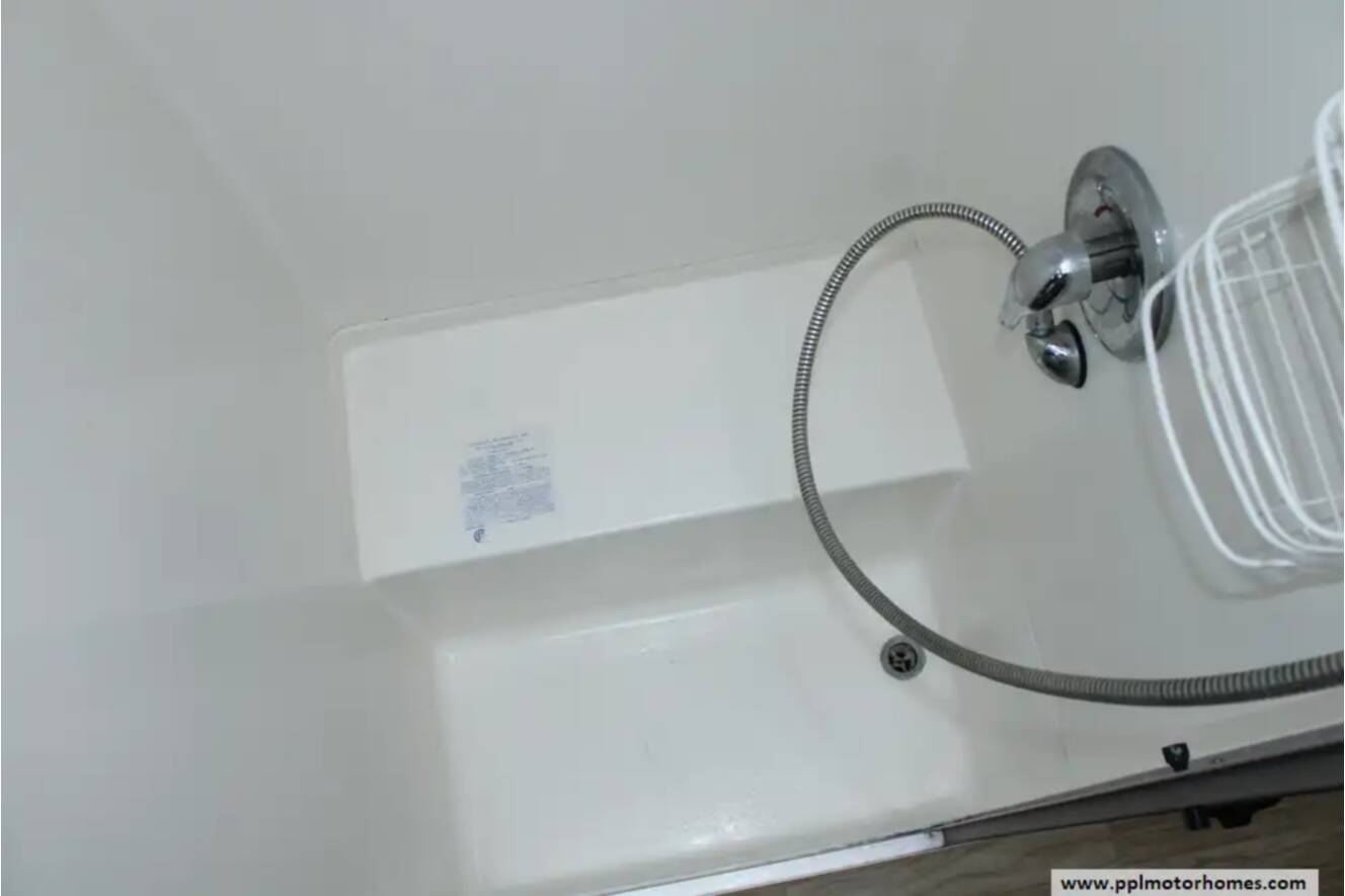 A photo of this 2018 Airstream International Signature 28RB QUEEN