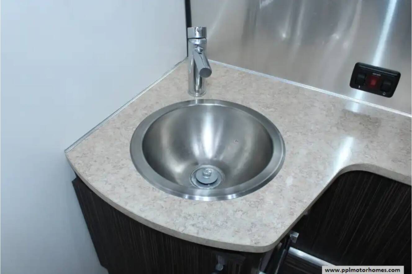 A photo of this 2018 Airstream International Signature 28RB QUEEN