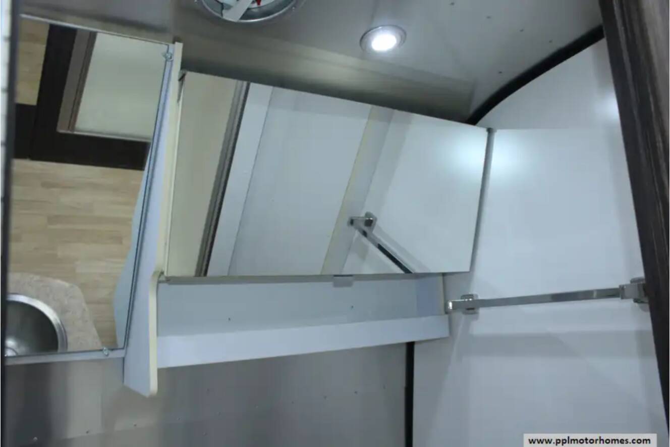 A photo of this 2018 Airstream International Signature 28RB QUEEN