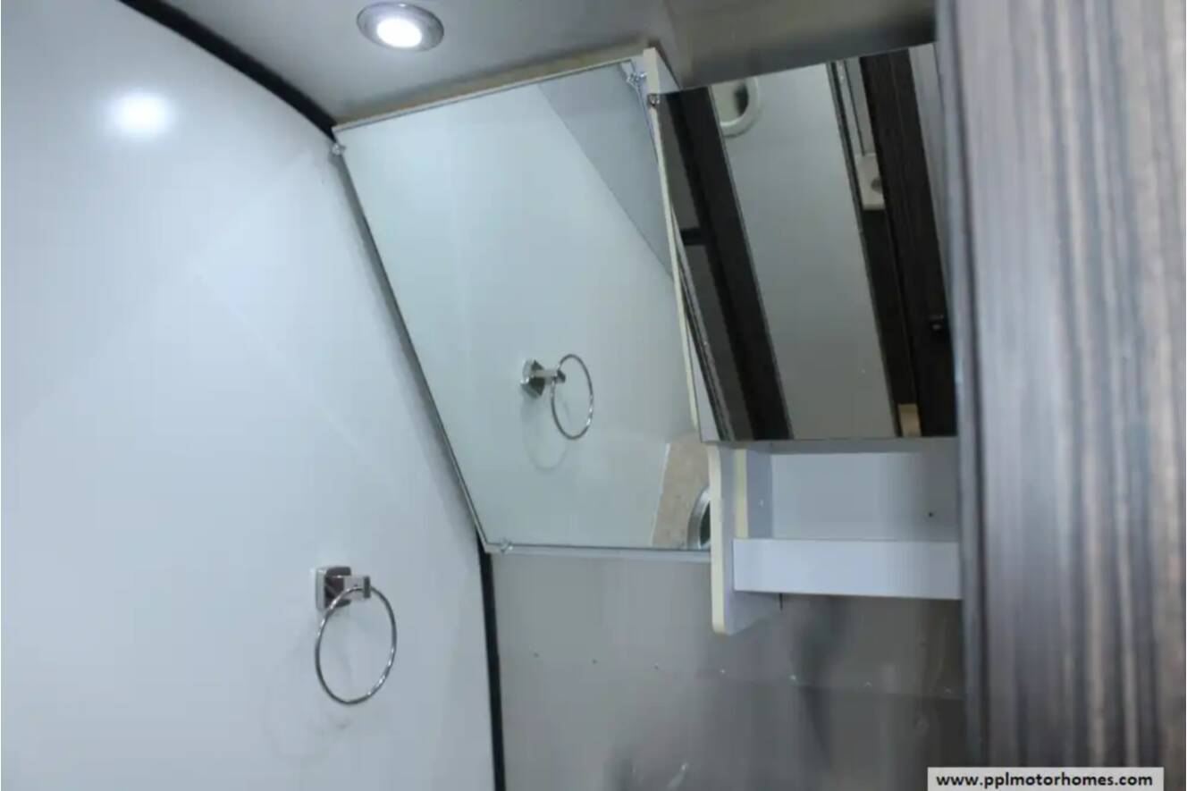 A photo of this 2018 Airstream International Signature 28RB QUEEN