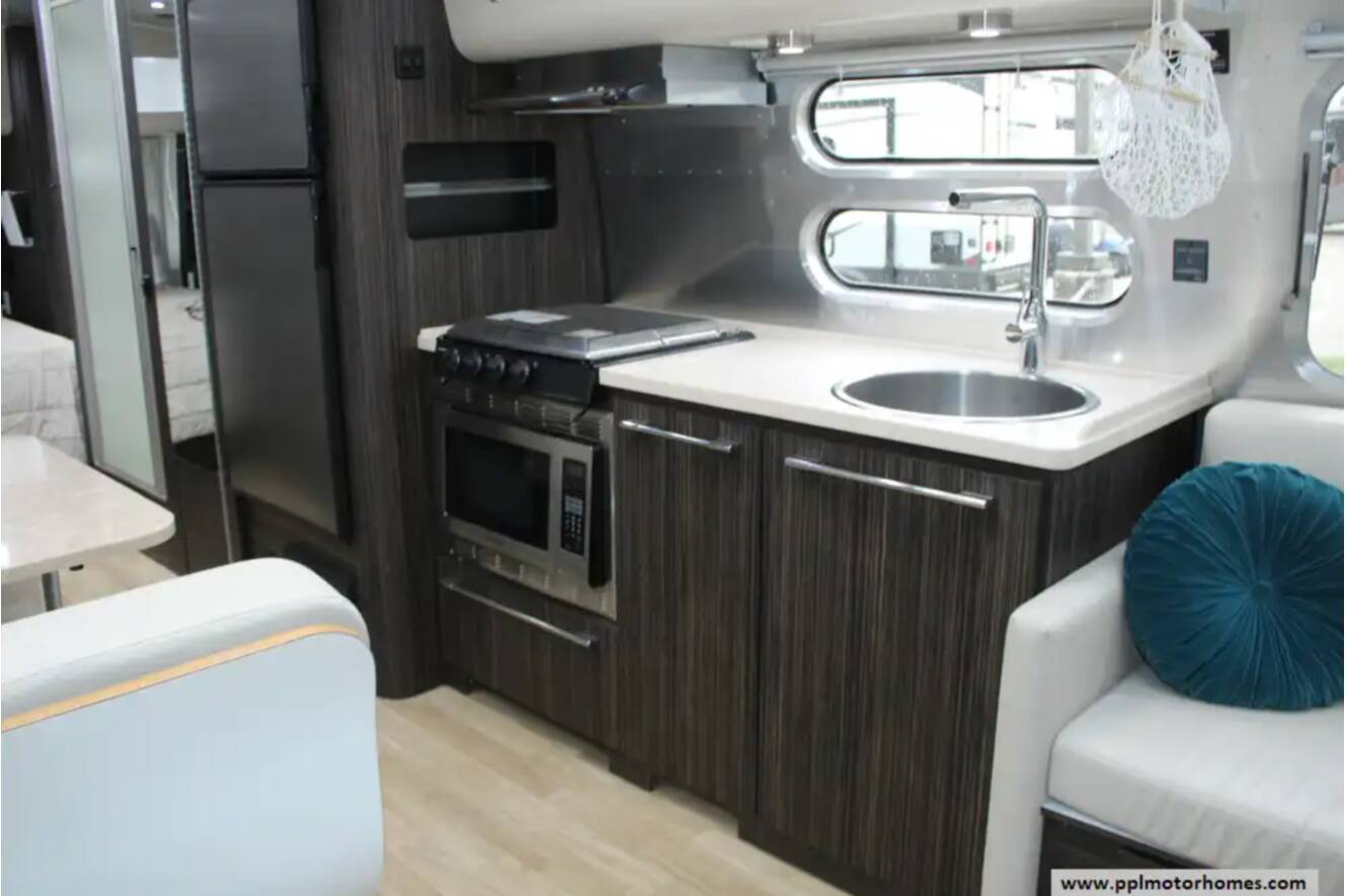 A photo of this 2018 Airstream International Signature 28RB QUEEN