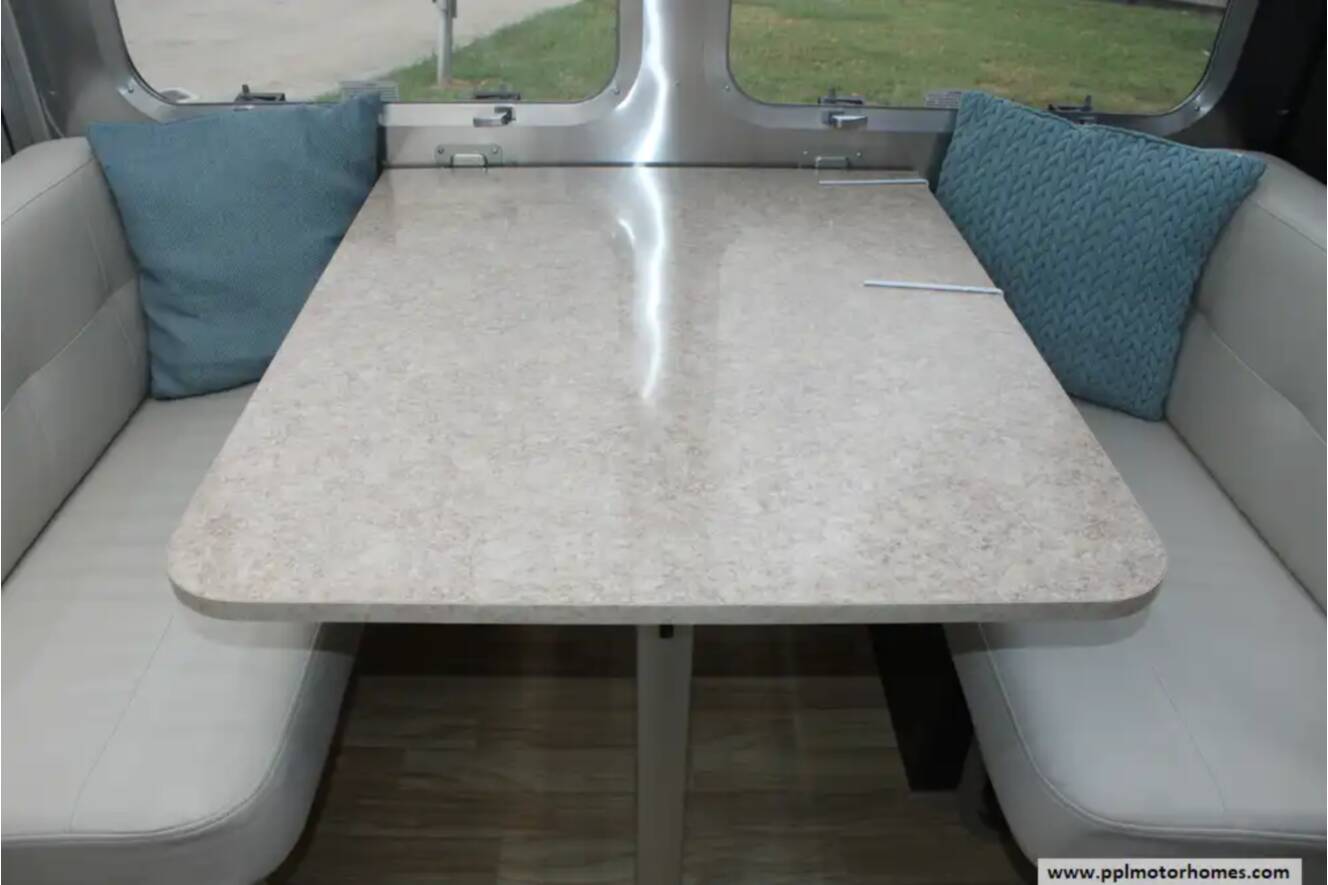 A photo of this 2018 Airstream International Signature 28RB QUEEN