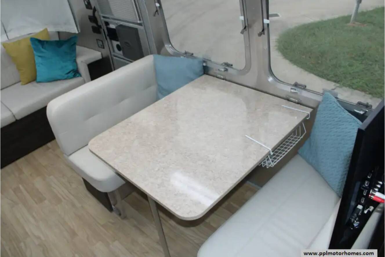 A photo of this 2018 Airstream International Signature 28RB QUEEN