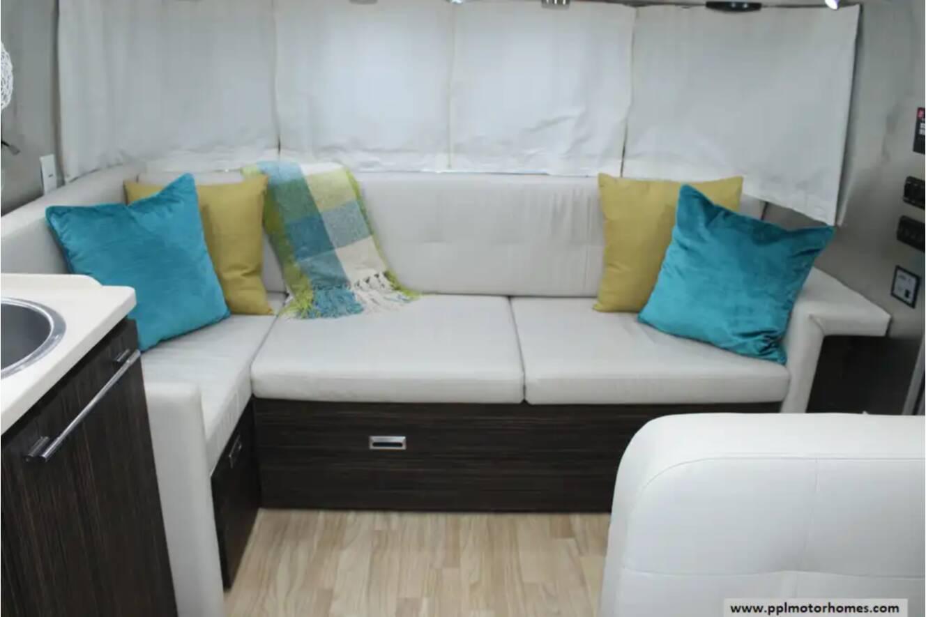 A photo of this 2018 Airstream International Signature 28RB QUEEN