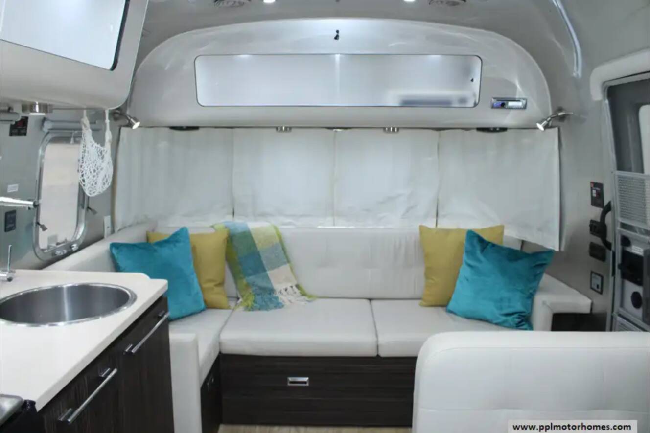 A photo of this 2018 Airstream International Signature 28RB QUEEN