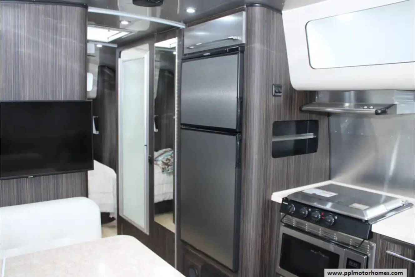 A photo of this 2018 Airstream International Signature 28RB QUEEN