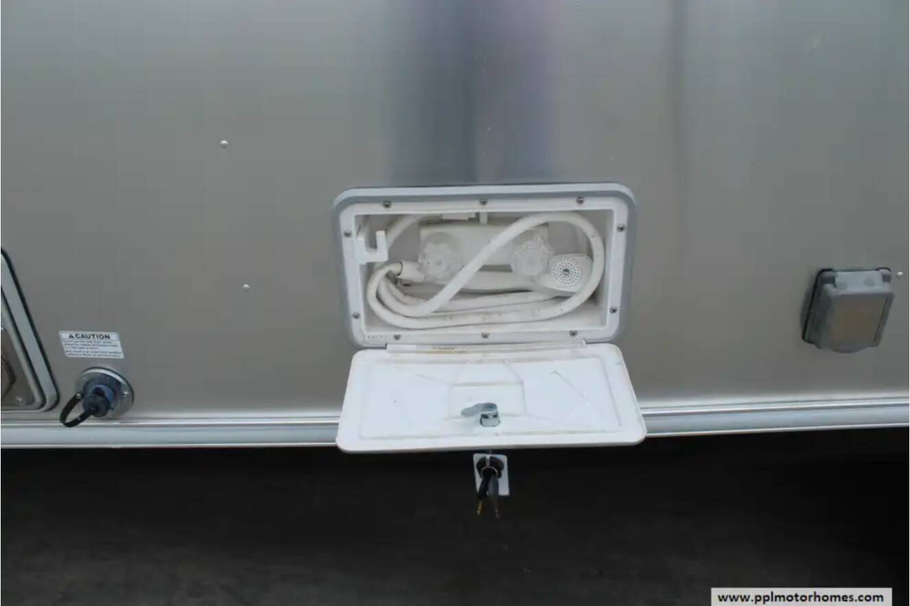 A photo of this 2018 Airstream International Signature 28RB QUEEN