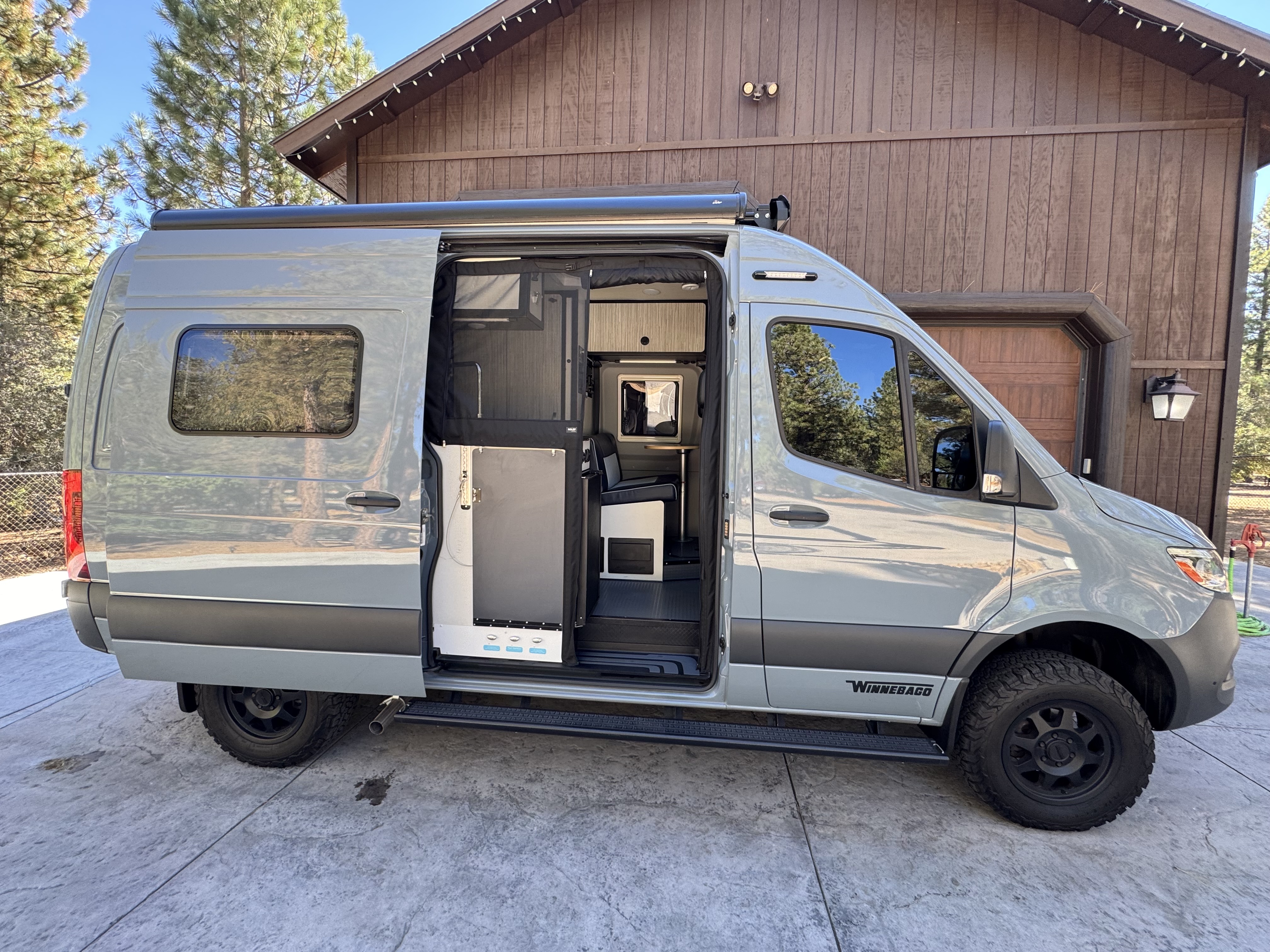 2022 Winnebago REVEL 44E in big bear city CA