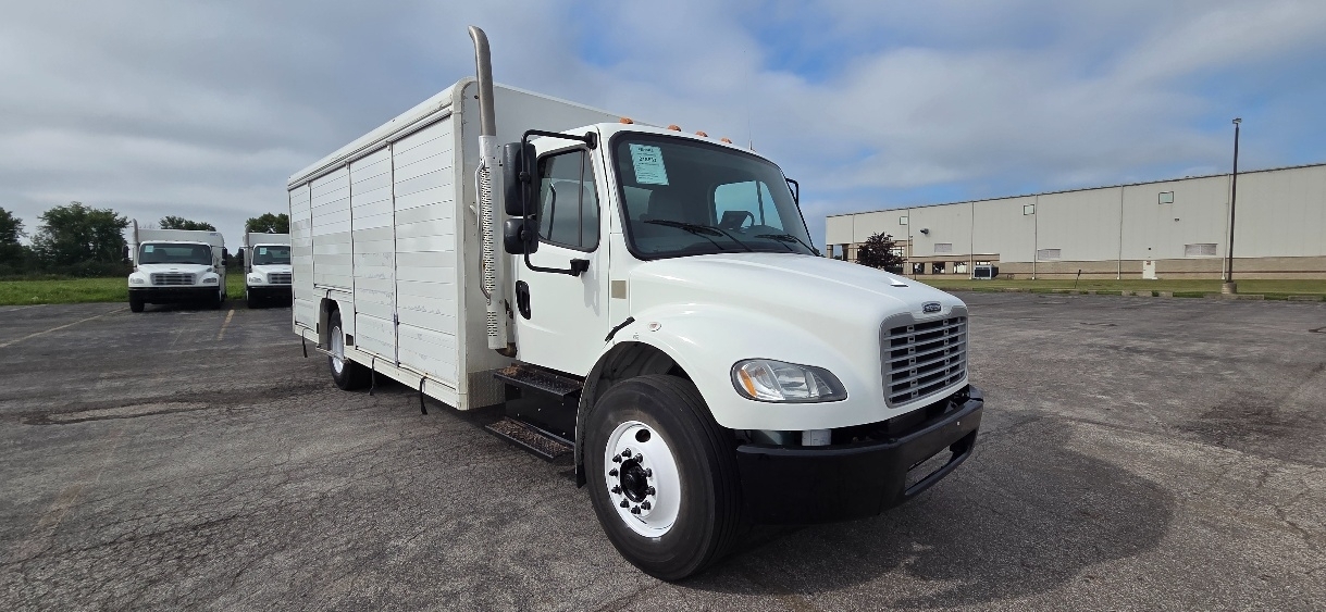 2019 FREIGHTLINER BUSINESS CLASS M2 106 in Middlefield, OH