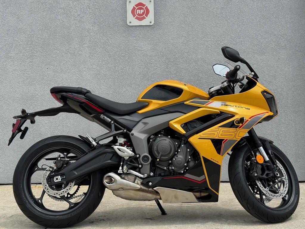 2026 Triumph Daytona 660 Cosmic Yellow / Sapphire Black 660 in Cocoa, FL