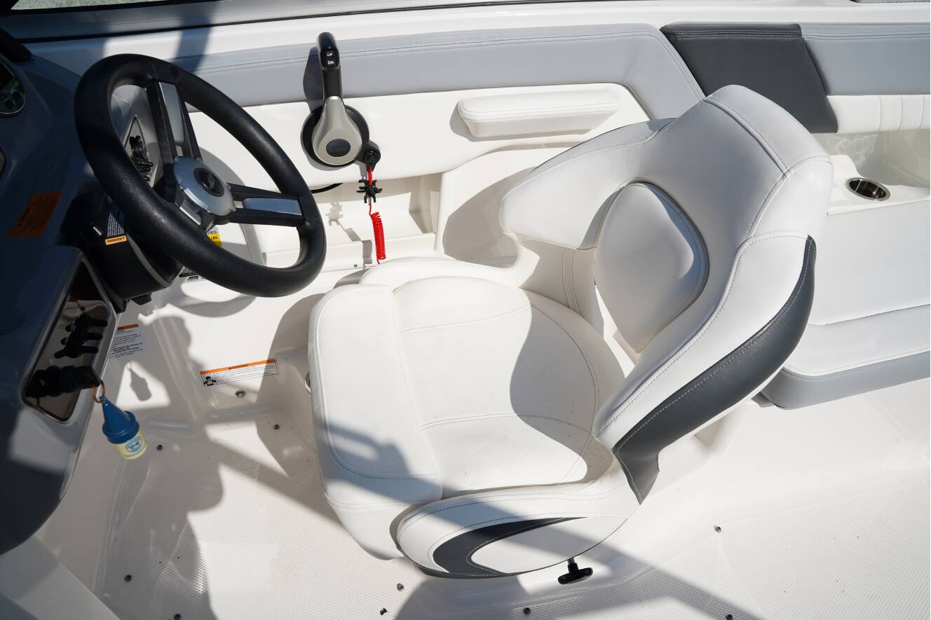 A photo of this 2023 Chaparral 23 SSI OB