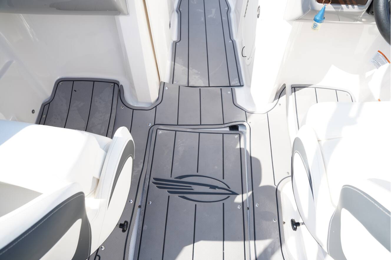 A photo of this 2023 Chaparral 23 SSI OB