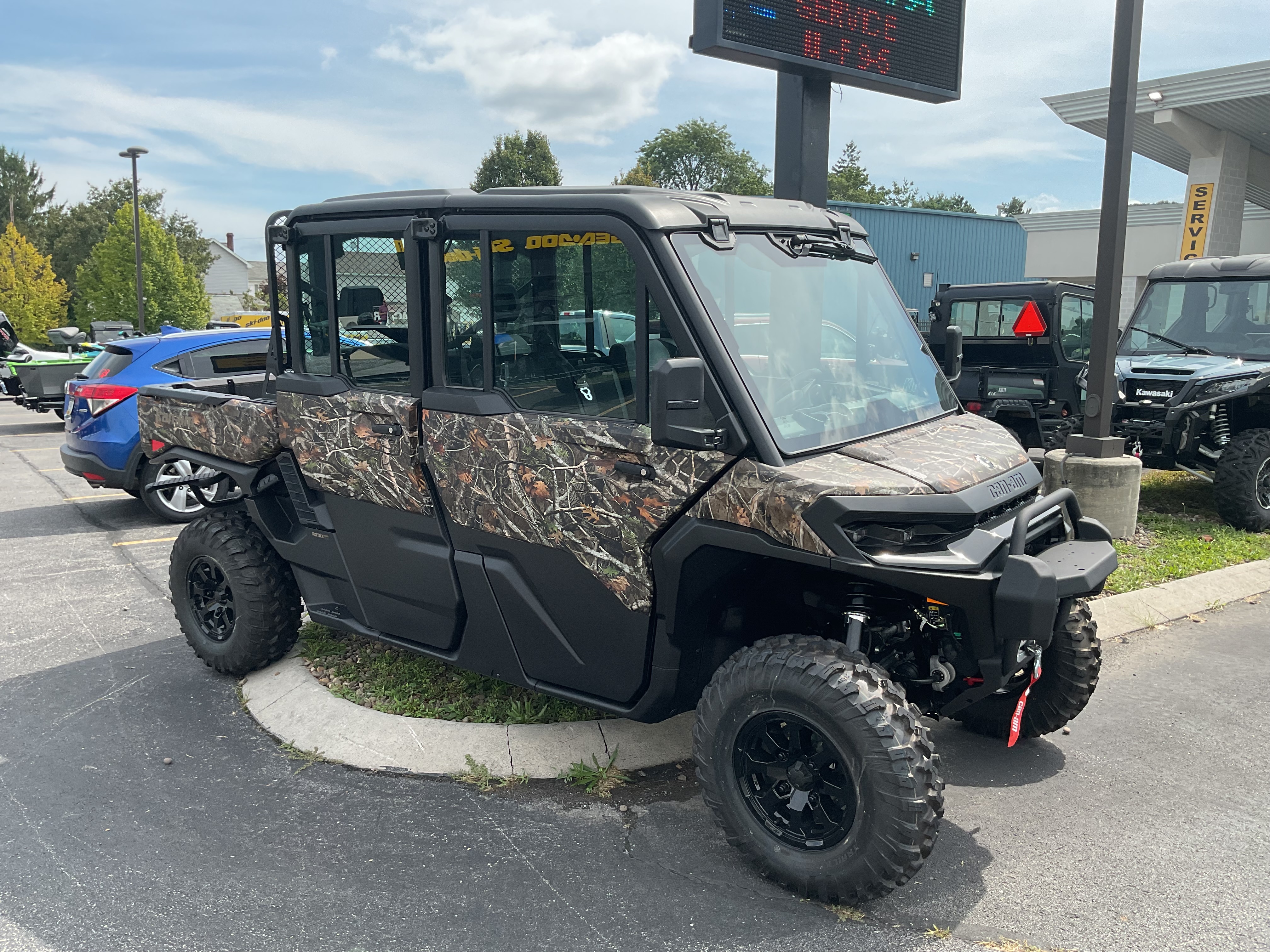 2026 Can-Am DEFENDER MAX XT CAB HD11 in duncansville PA