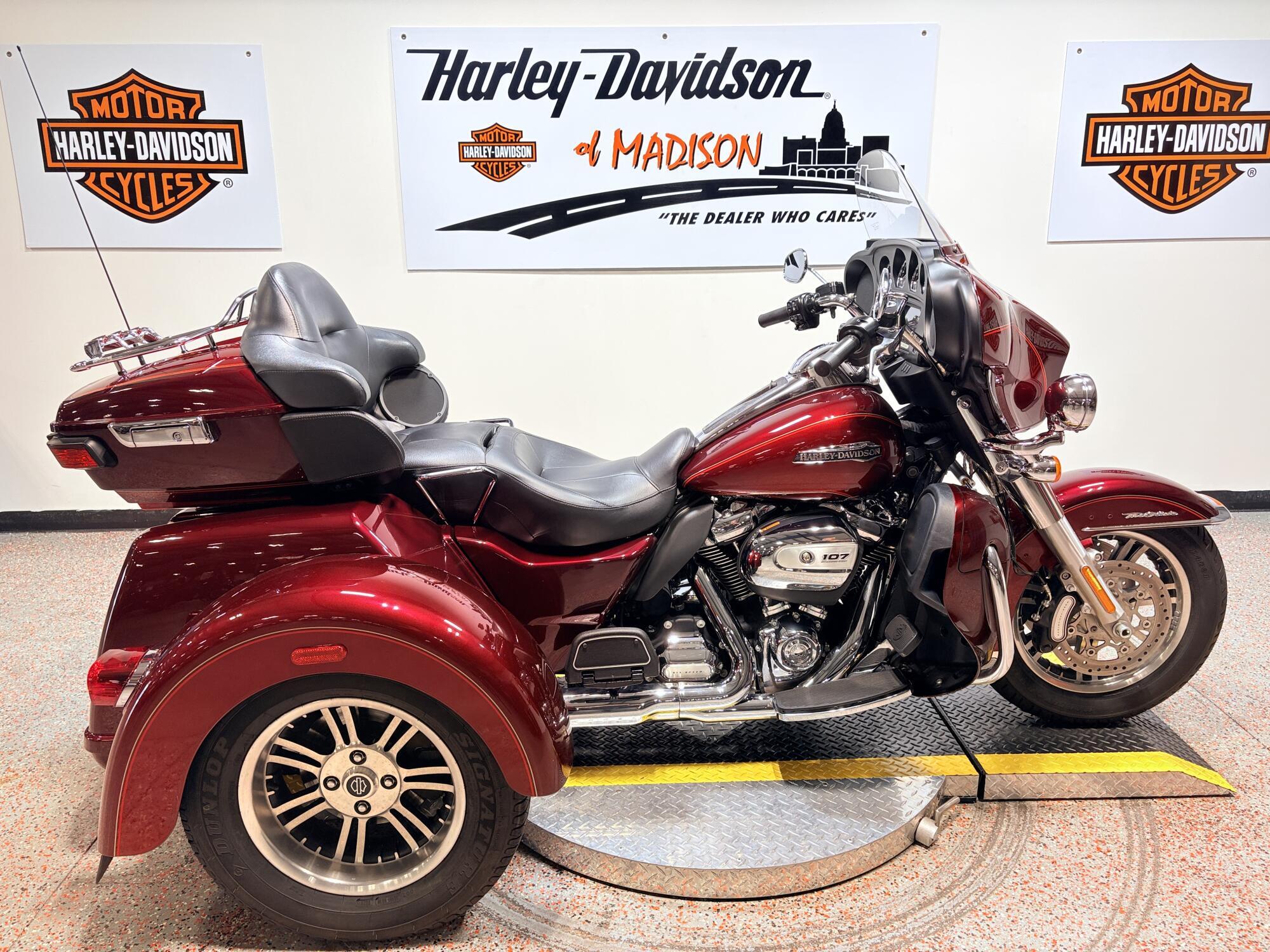 2017 Harley-Davidson Tri Glide Ultra ULTRA CLASSIC in Madison, WI
