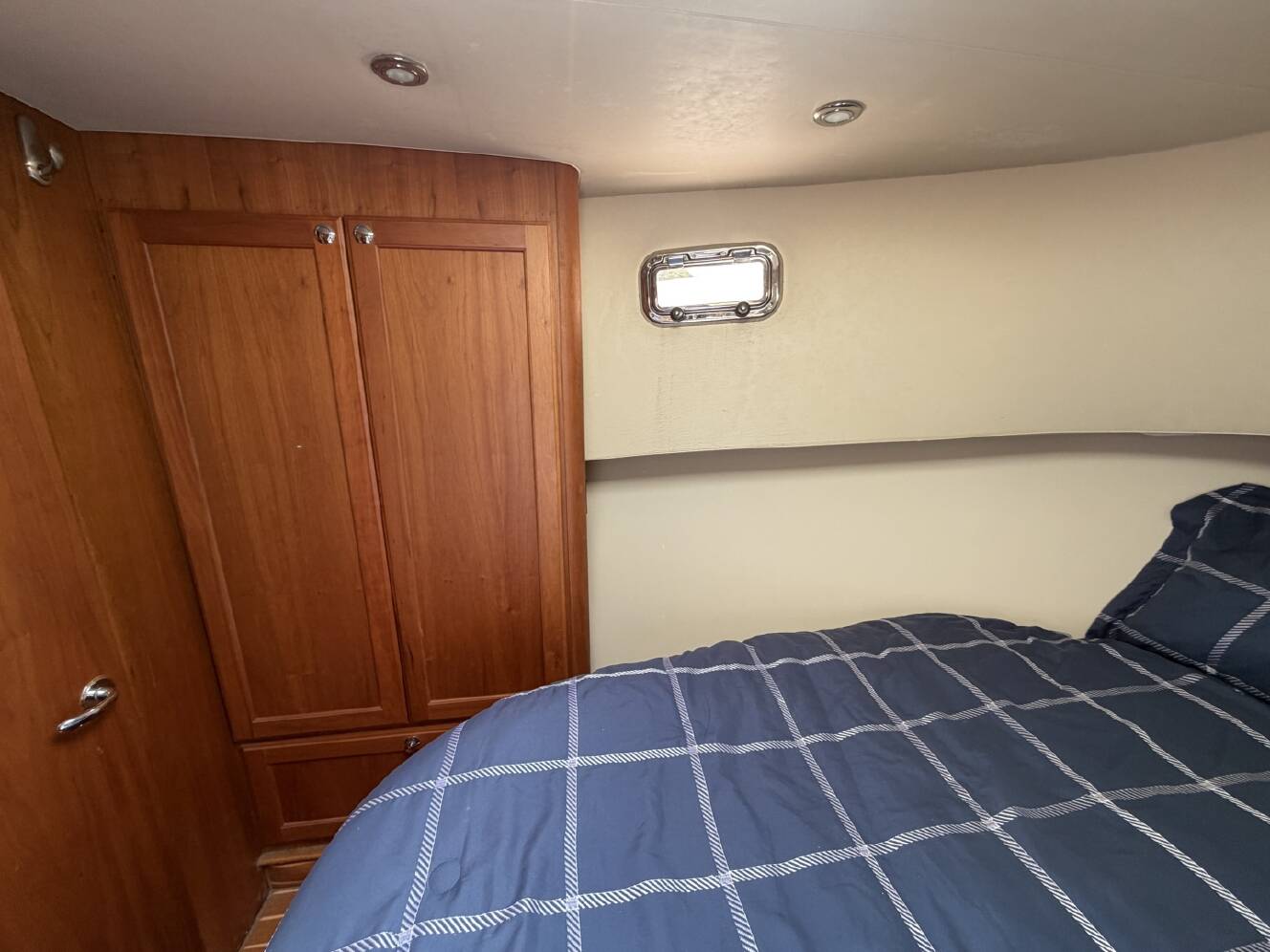 A photo of this 2006 Mainship 34 Trawler