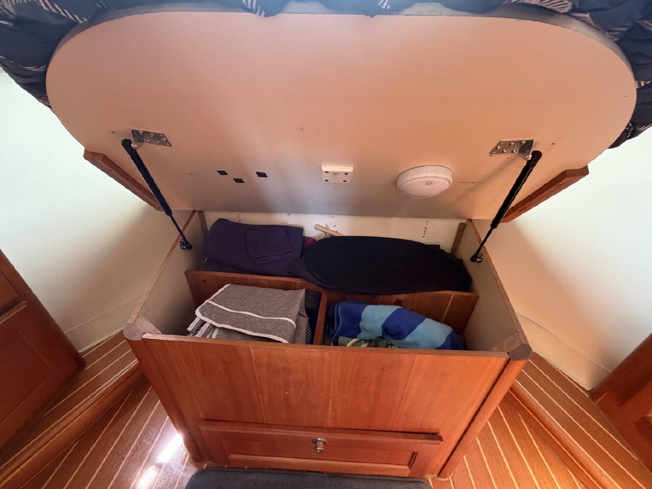 A photo of this 2006 Mainship 34 Trawler