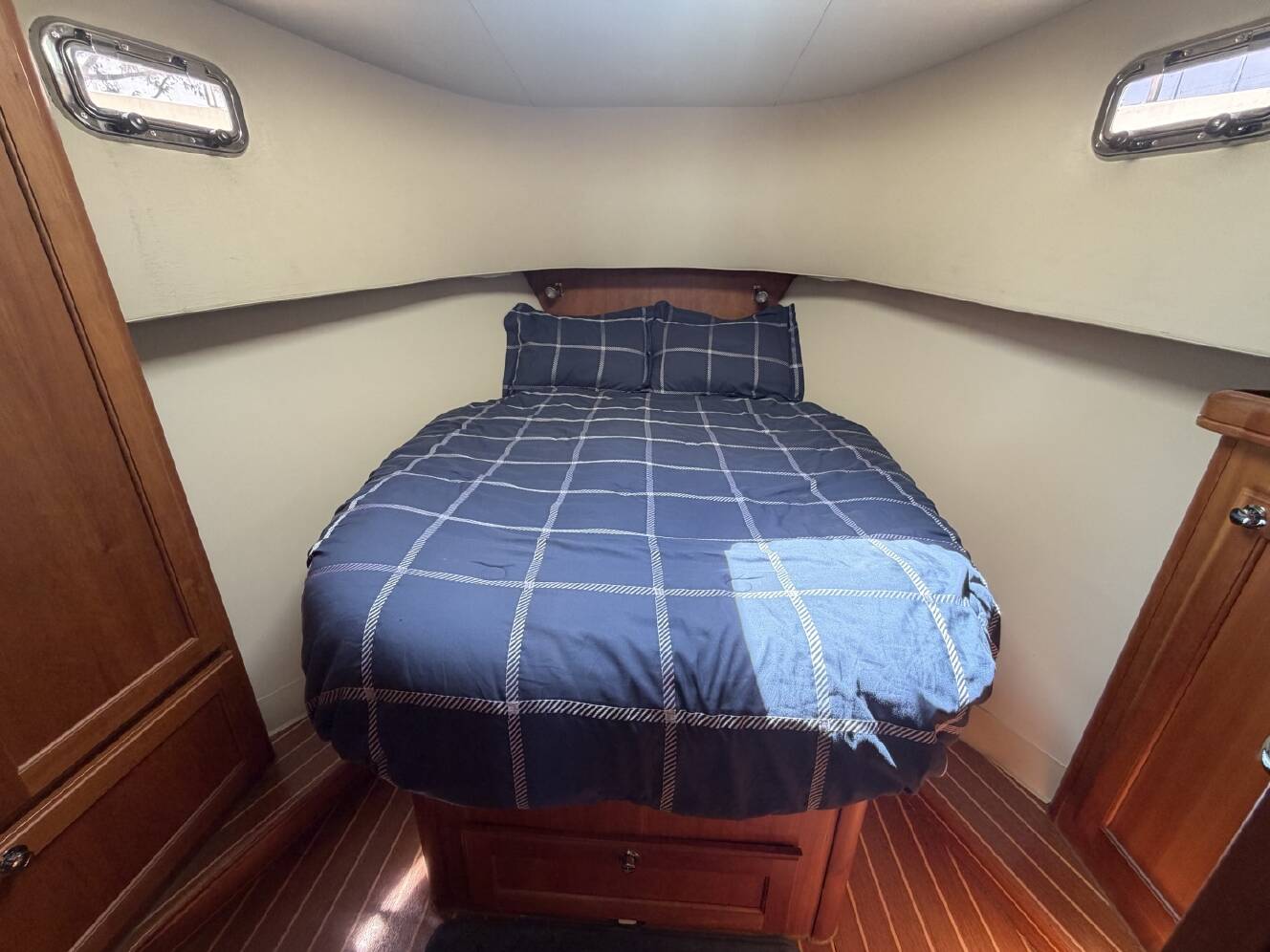 A photo of this 2006 Mainship 34 Trawler