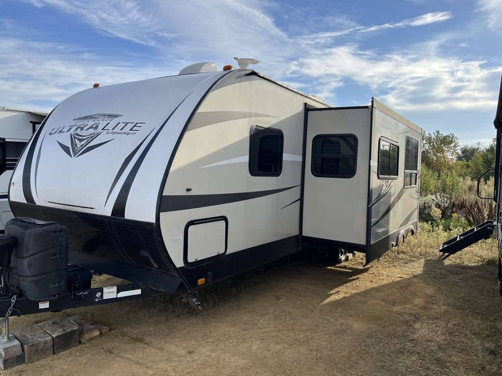 2017 Highland Ridge Rv Ultra Lite UT2704BH in dubuque IA