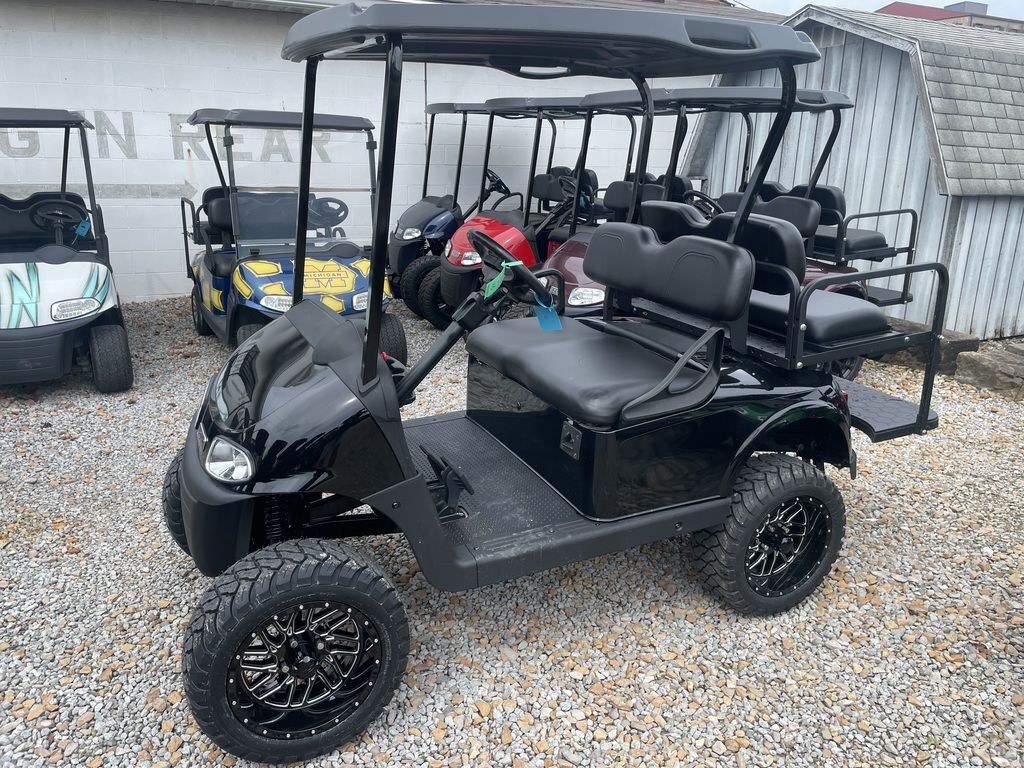 2020 E-Z-GO RXV® ELiTE in Strasburg, OH