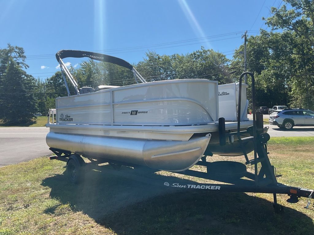 2027 Sun Tracker PB 18 DLX in rockport ME