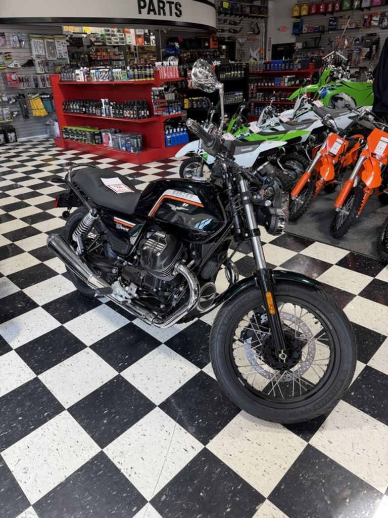 2027 Moto Guzzi V7 Special SPECIAL in Middletown, NJ