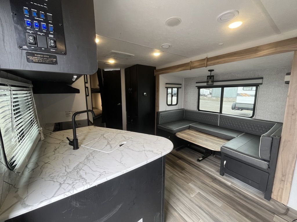 2022 Coachmen Freedom Express Ultra Lite 257BHS in erie PA