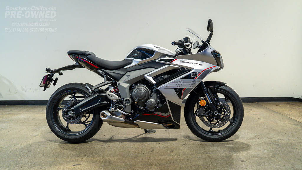 2026 Triumph Daytona 660 Aluminium Silver / Sapphire Black 660 in Brea, CA