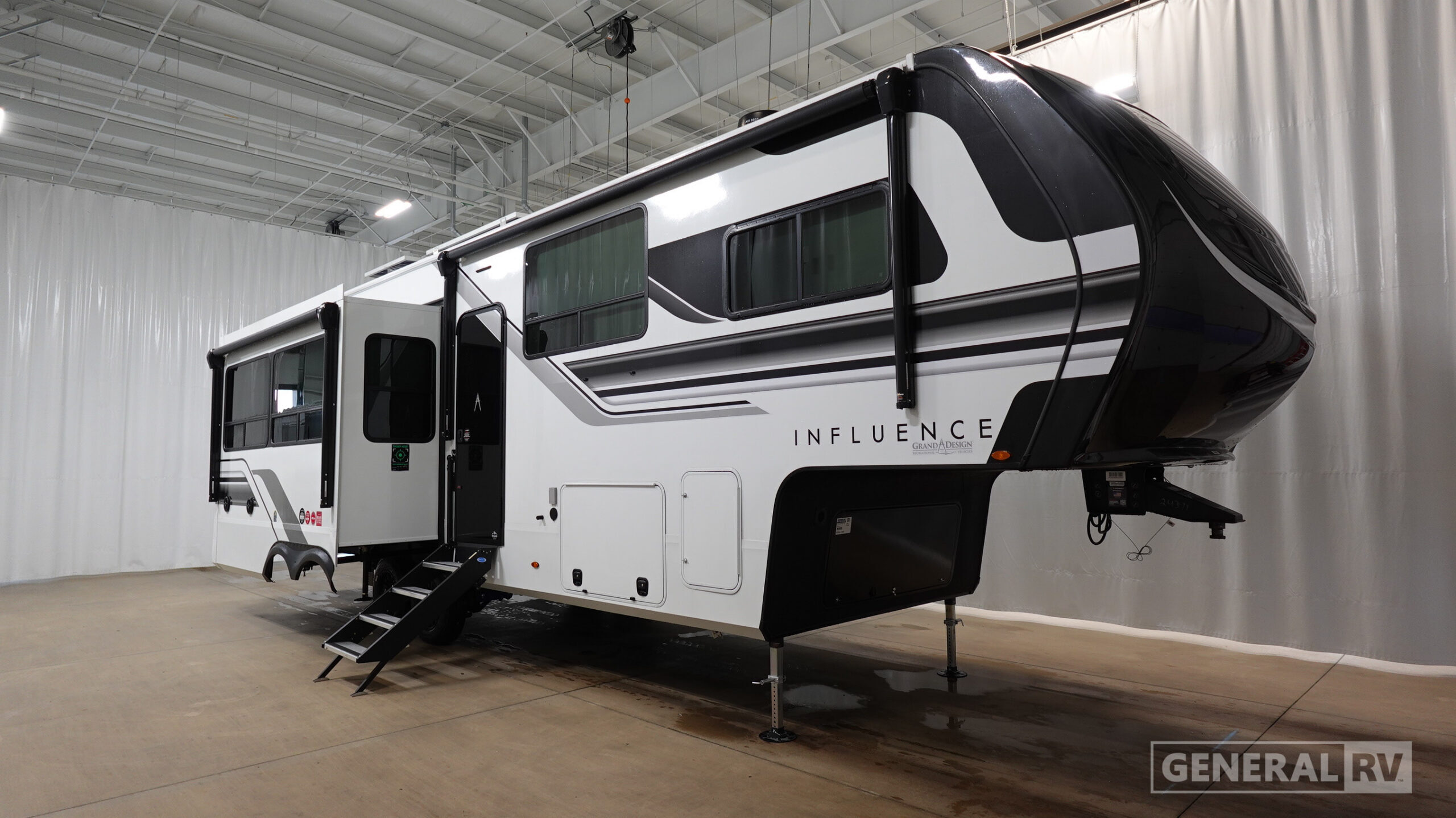 2027 Grand Design SOLITUDE-I 2903RL in winter garden FL