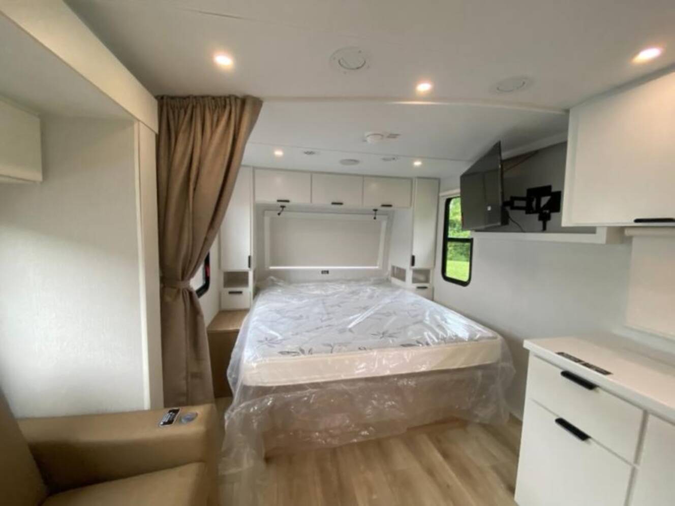 A photo of this 2027 Winnebago Thrive 18FBS