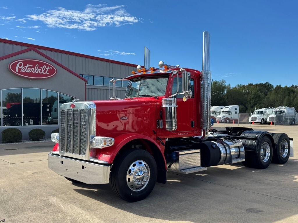 2023 PETERBILT 389 in Van Buren, AR