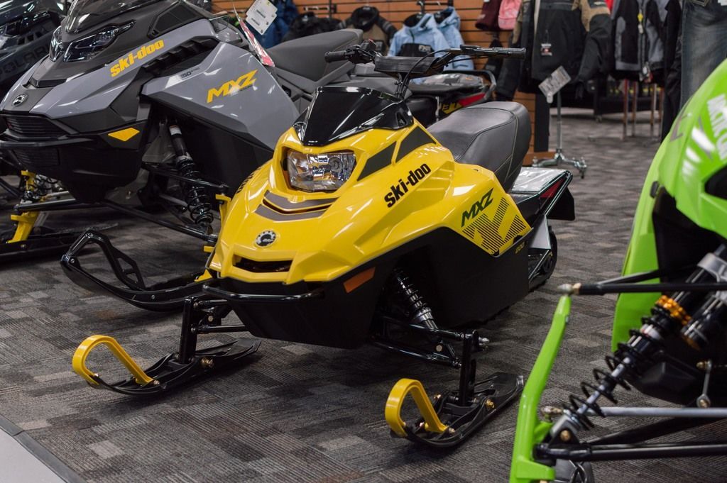 2027 Ski-Doo MXZ 200 cc 93 ES S_Lev_Yllw in dunmore PA