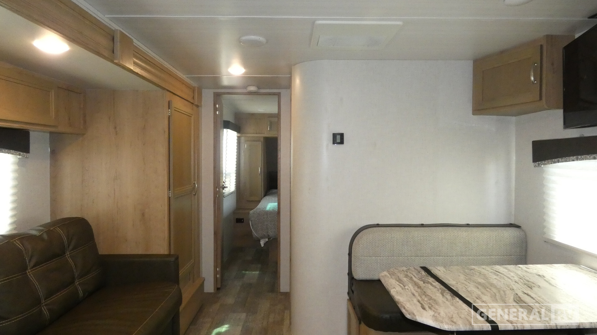 2020 Winnebago MINNIE 2401rg in birch run MI