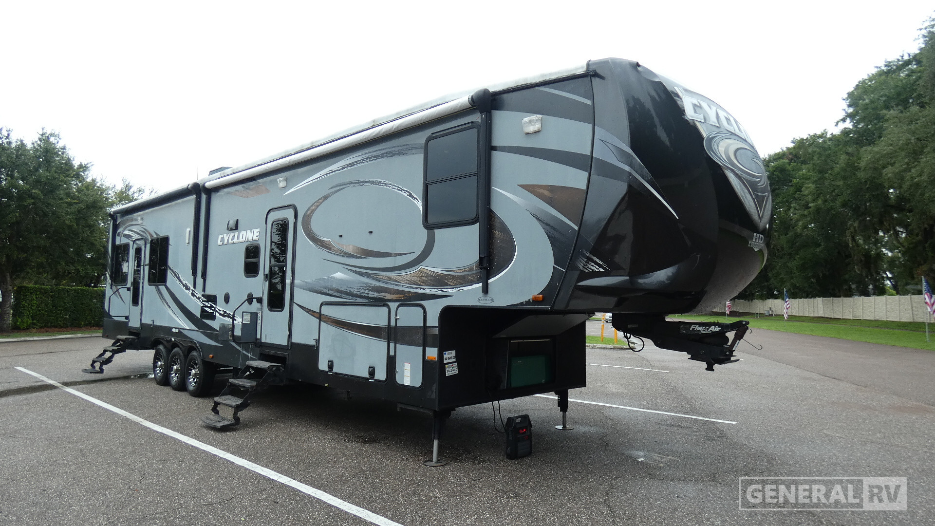 2015 Heartland CYCLONE 4018 in dover FL