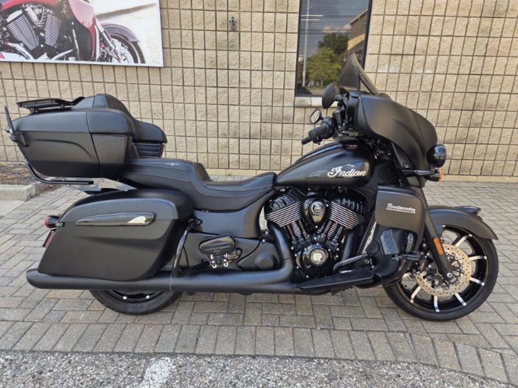 2023 Indian Motorcycle® Roadmaster® Dark Horse® Black Smoke DARK HORSE in Clinton Twp, MI