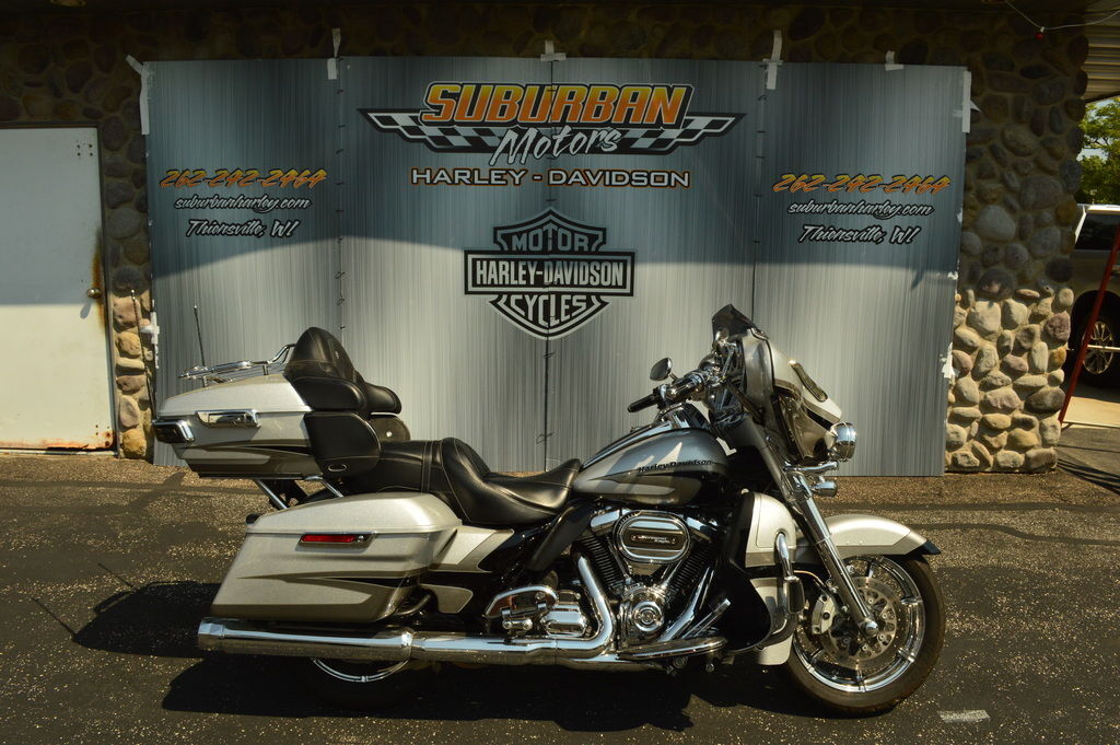 2017 Harley-Davidson® FLHTKSE - CVO Limited CVO LIMITED in Thiensville, WI