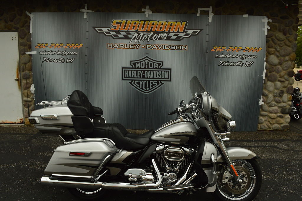 2017 Harley-Davidson® FLHTKSE - CVO Limited CVO LIMITED in Thiensville, WI