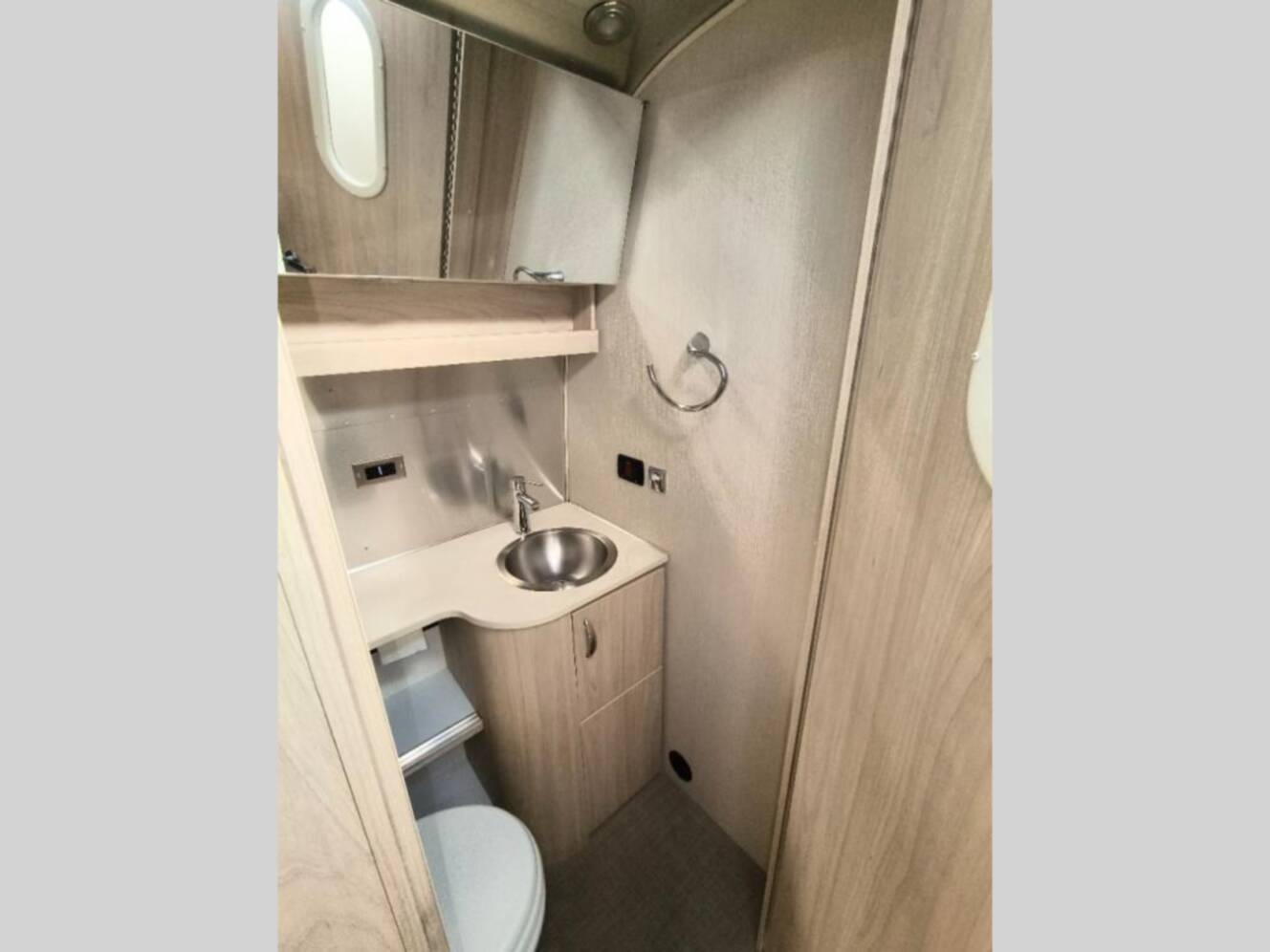 A photo of this 2020 Airstream Globetrotter 27FB Twin