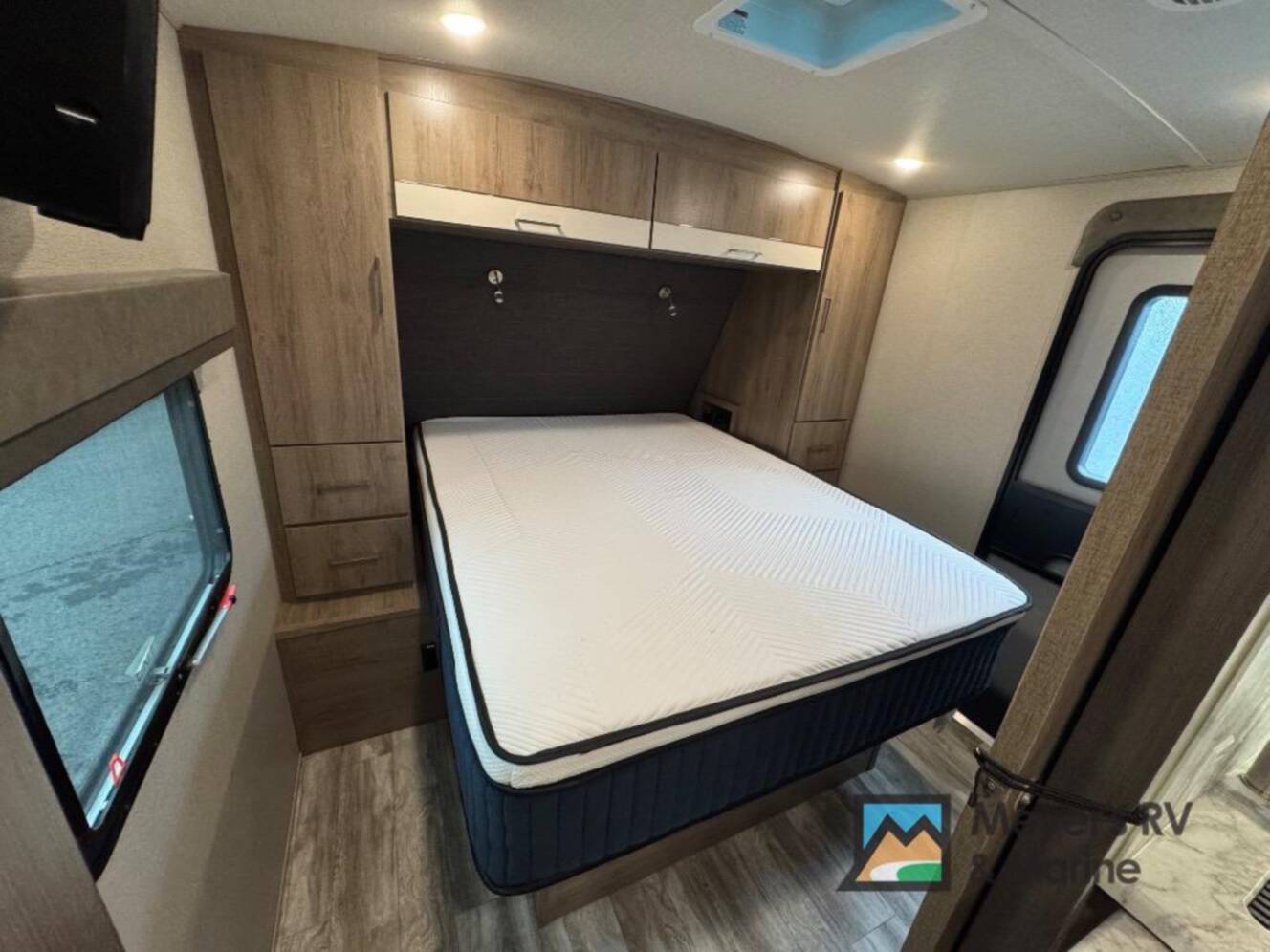 A photo of this 2022 Grand Design Imagine 2800BH