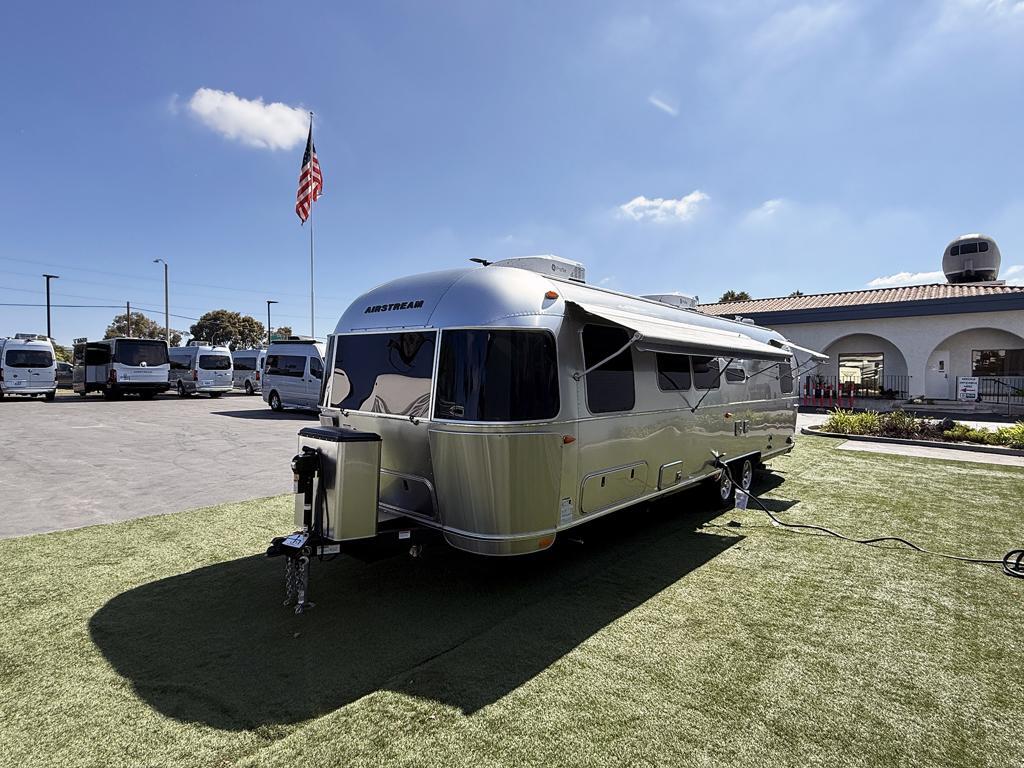 2027 Airstream Flying Cloud 30FB Bunk in ventura CA