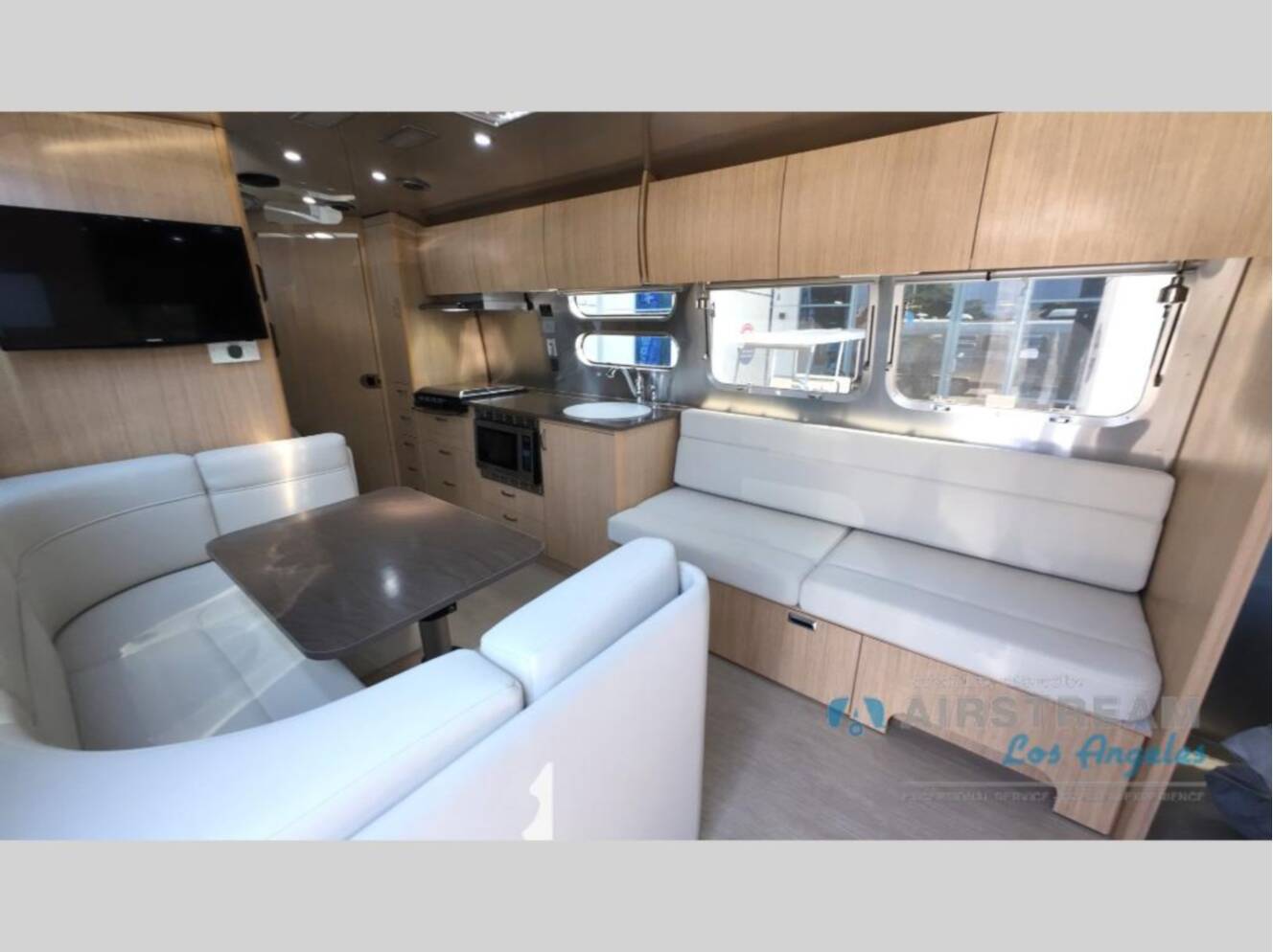 A photo of this 2018 Airstream Flying Cloud 30FB Bunk