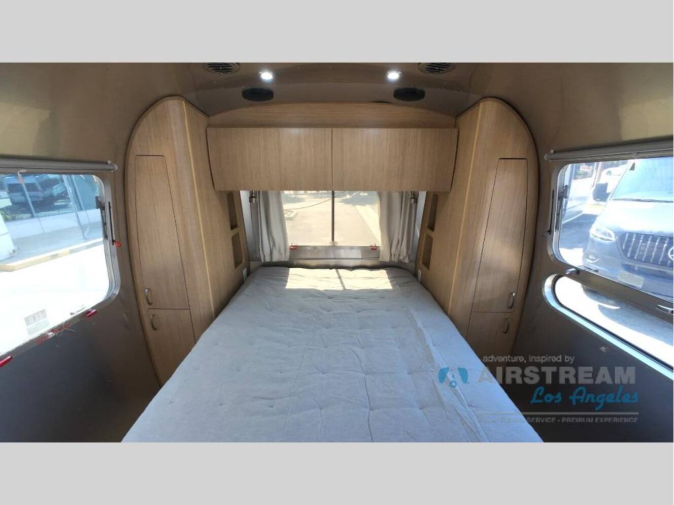 A photo of this 2018 Airstream Flying Cloud 30FB Bunk