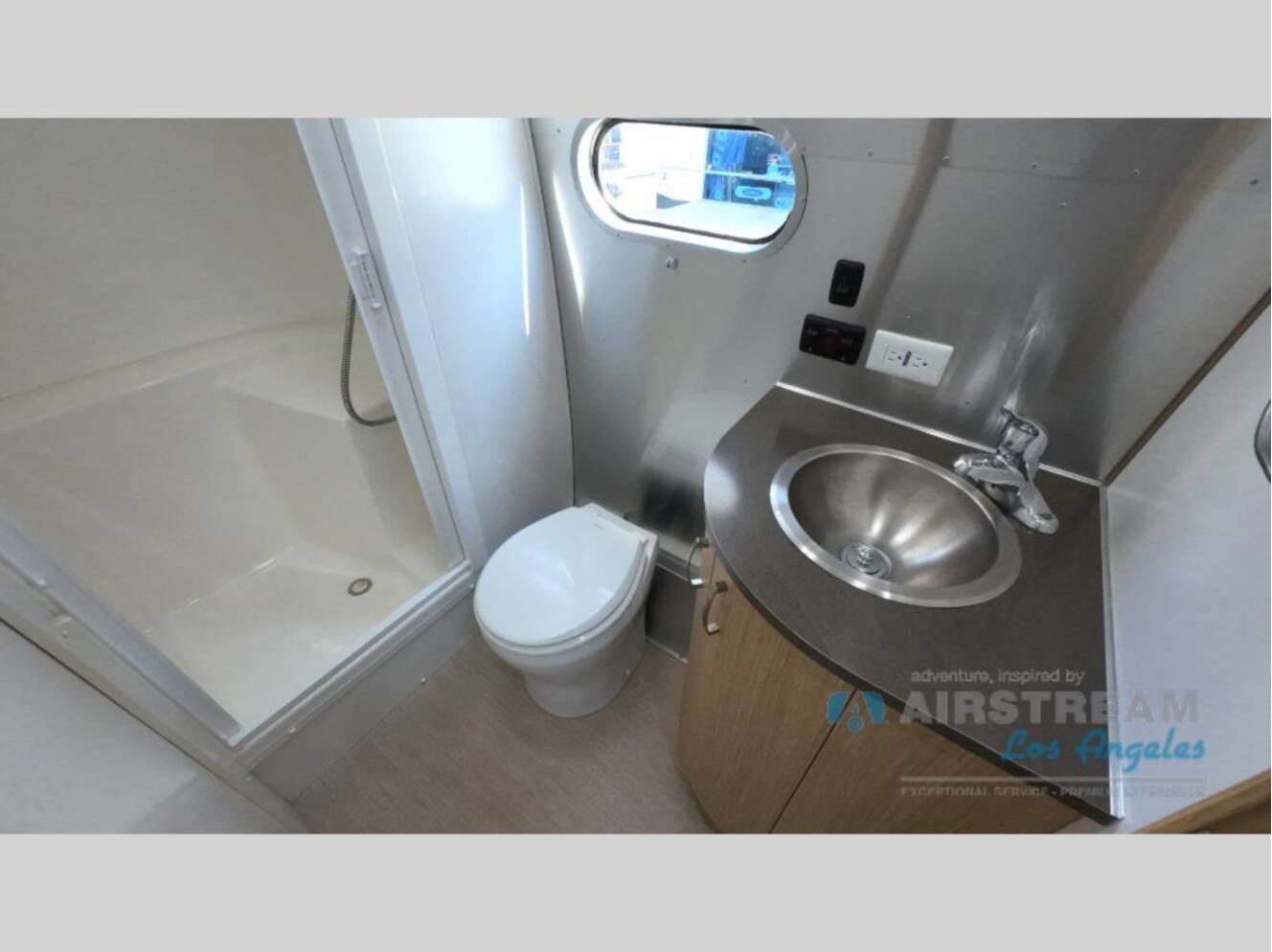 A photo of this 2018 Airstream Flying Cloud 30FB Bunk