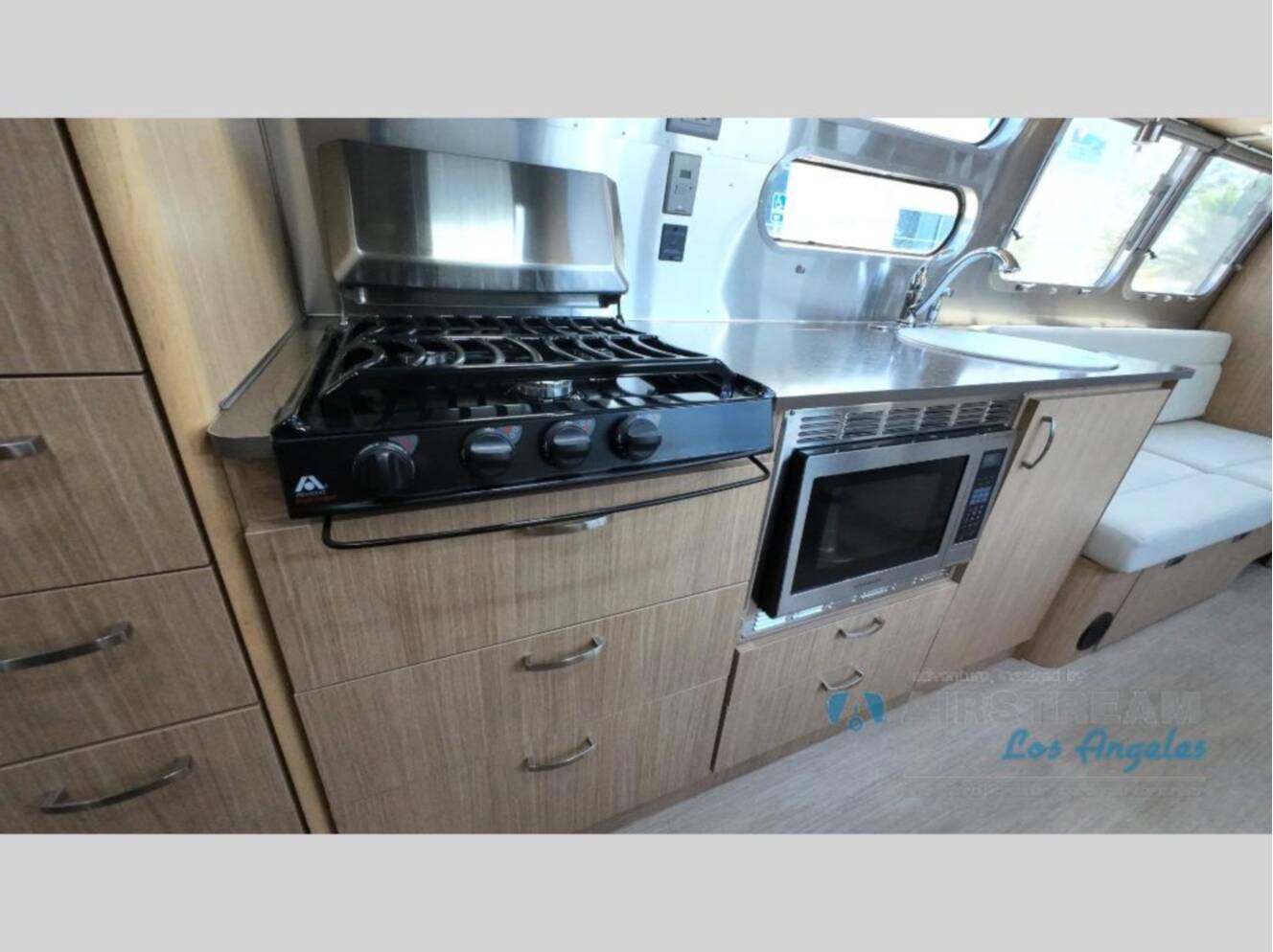 A photo of this 2018 Airstream Flying Cloud 30FB Bunk